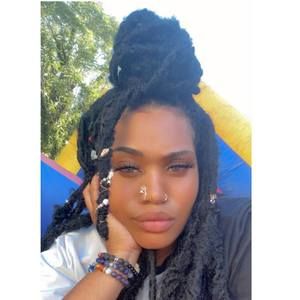 Meet your Posher, Chrissy